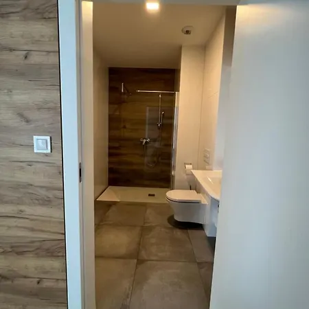 Apartment Czarna Gora 320 *